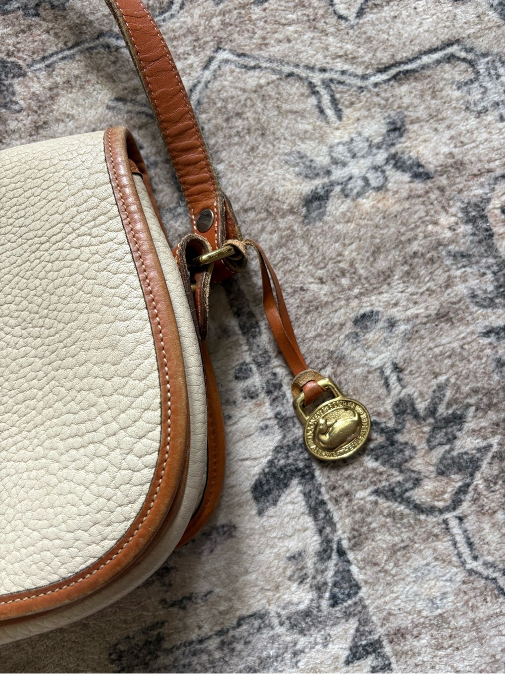 Vintage Dooney & Bourke Equestrian Crossbody Bag Cream Pebbled Leather AWL - Picture 3 of 13